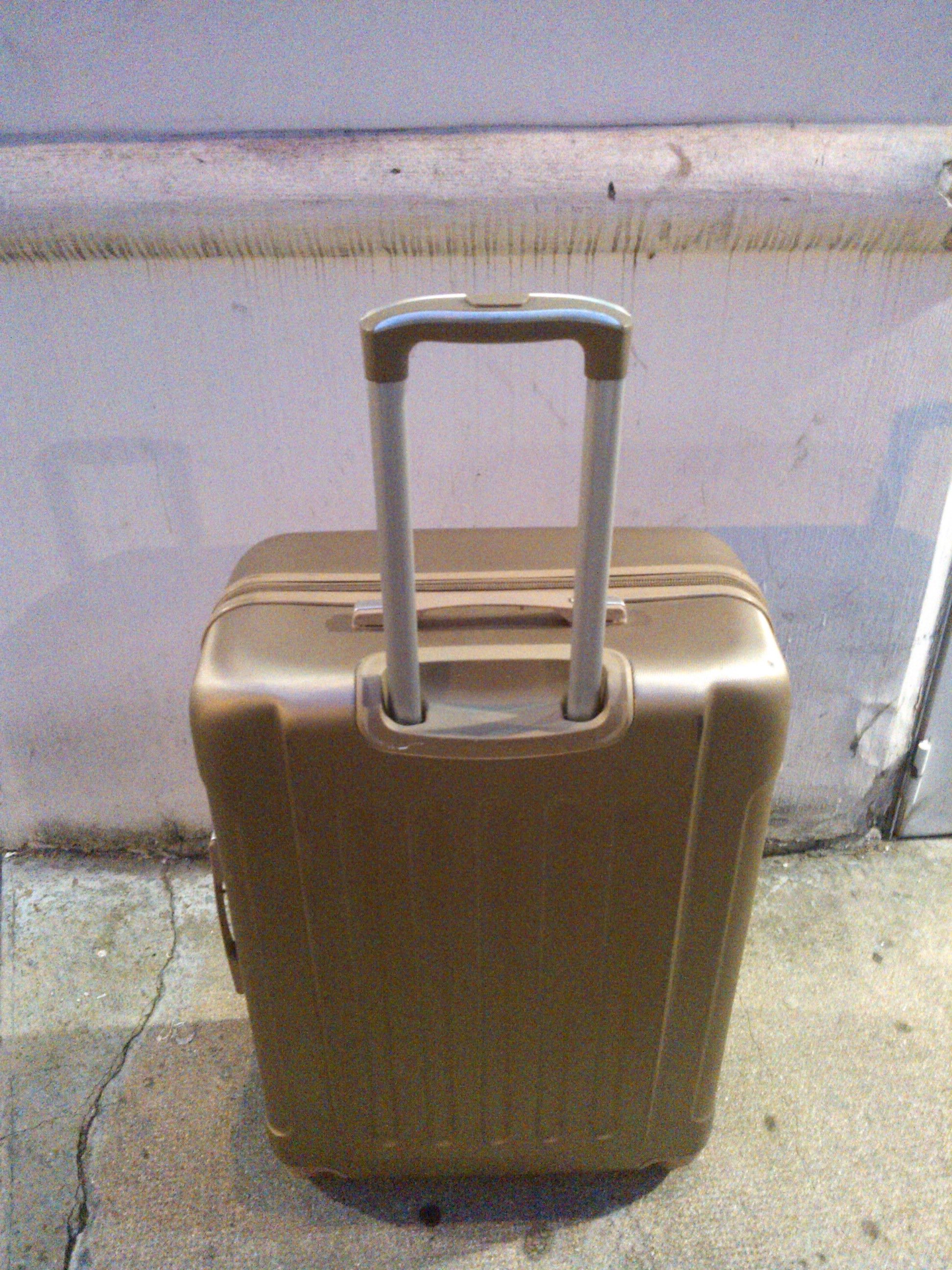 Le_bagage_abandonne_devant_le_MK2